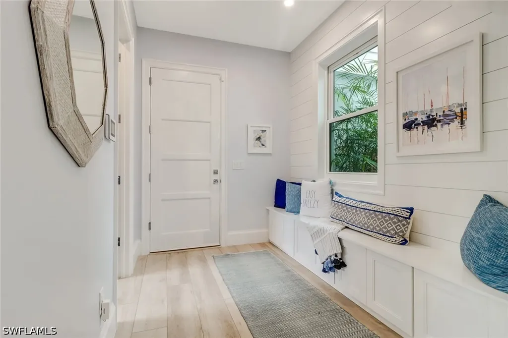 5130 Alpha Court Naples FL 34105