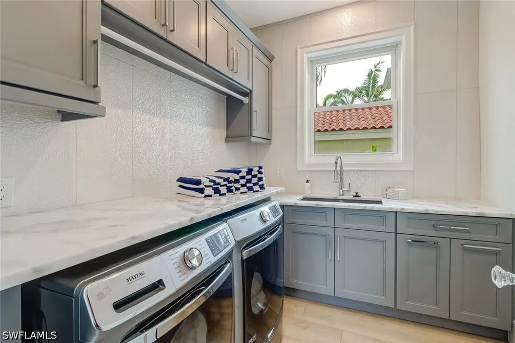 5130 Alpha Court Naples FL 34105