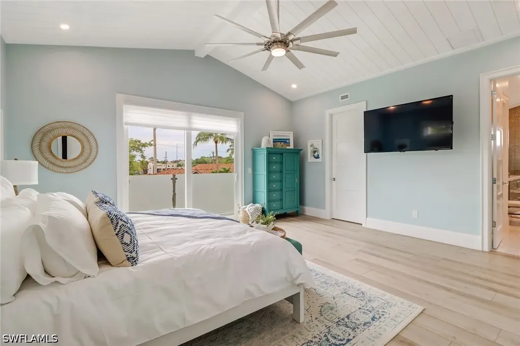 5130 Alpha Court Naples FL 34105
