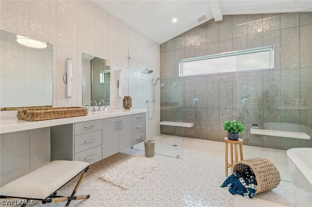 5130 Alpha Court Naples FL 34105