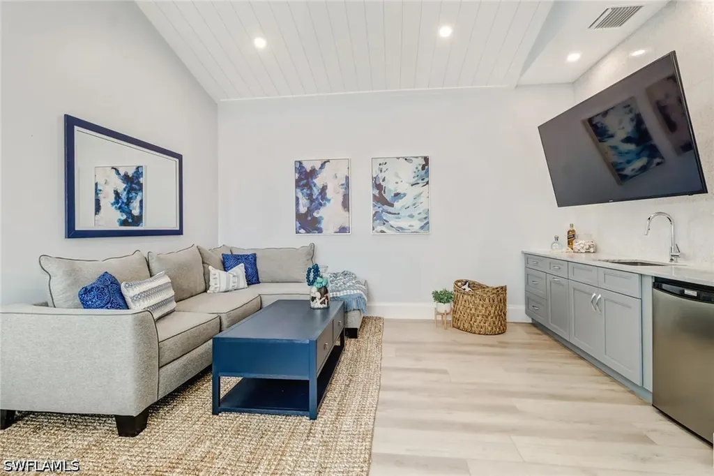 5130 Alpha Court Naples FL 34105