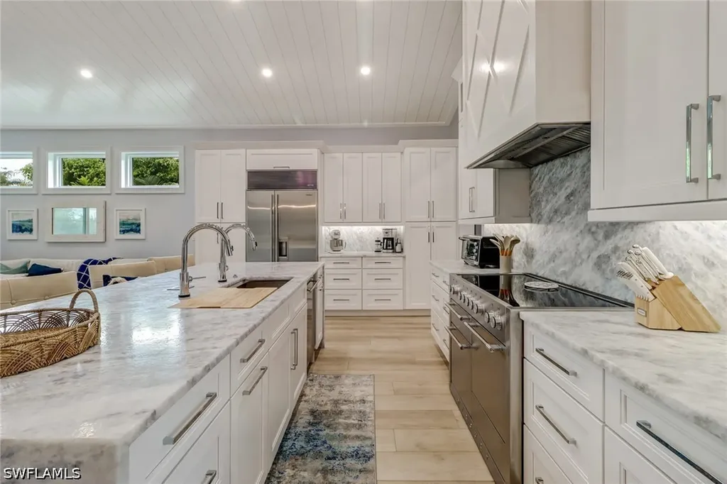 5130 Alpha Court Naples FL 34105