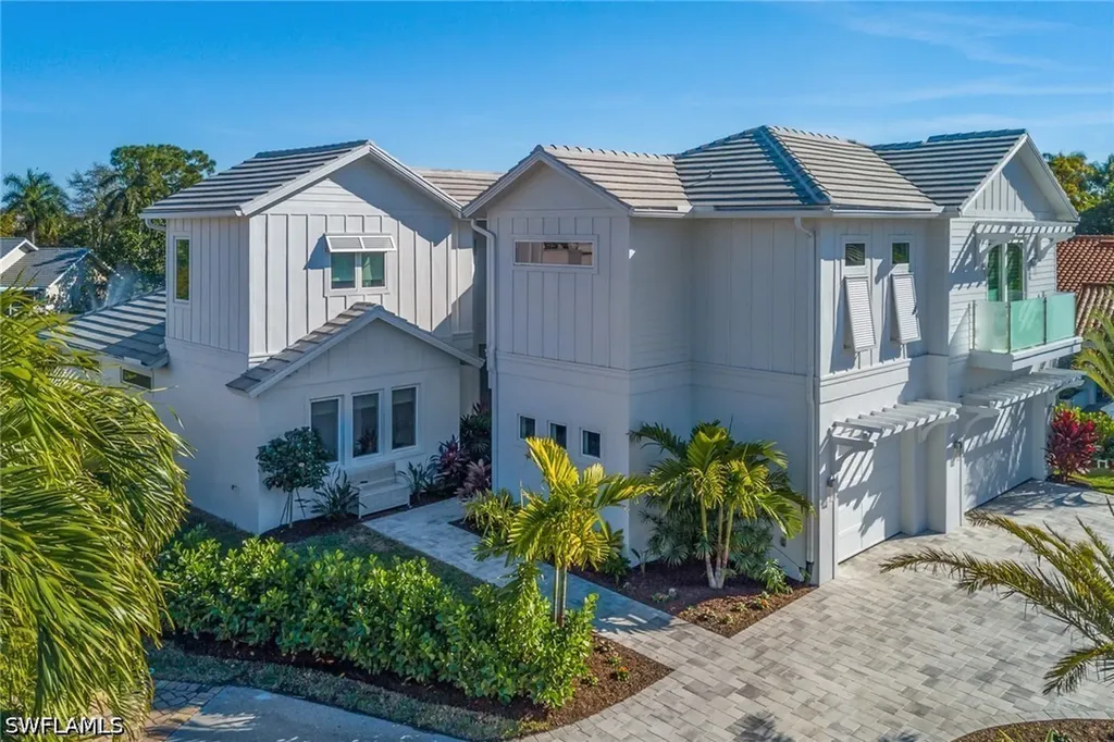 5130 Alpha Court Naples FL 34105