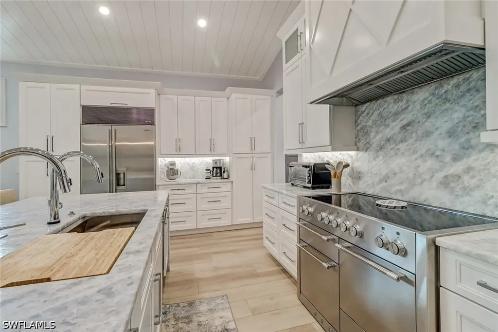 5130 Alpha Court Naples FL 34105