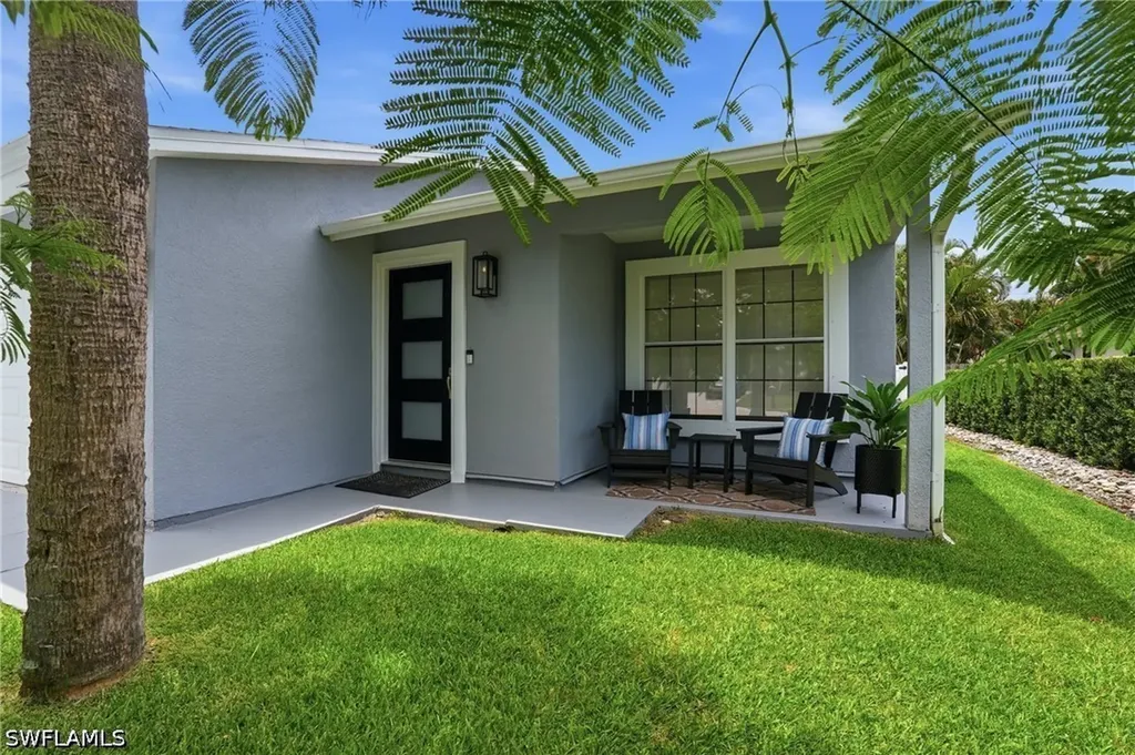 764 94th Avenue N Naples FL 34108