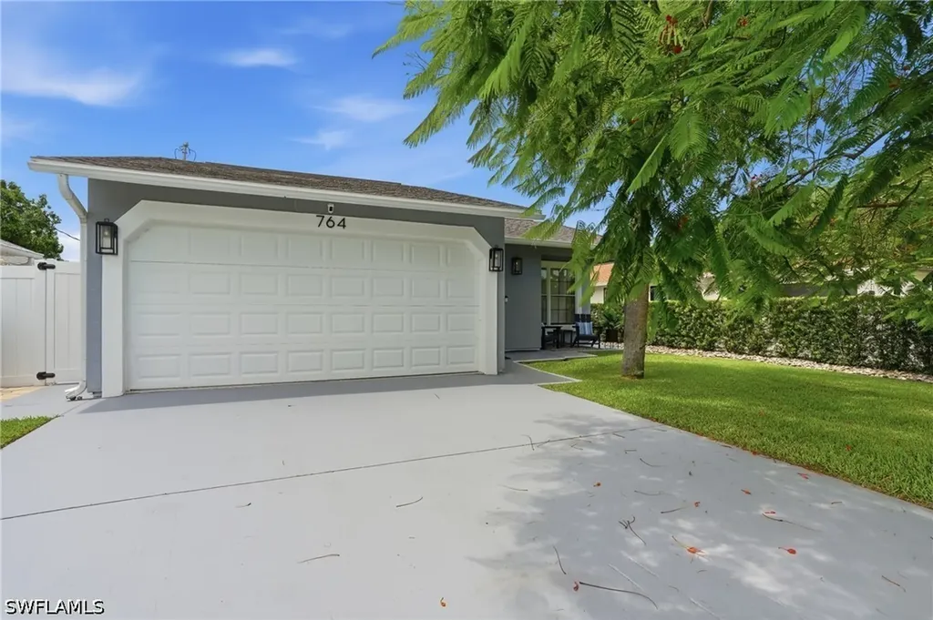 764 94th Avenue N Naples FL 34108