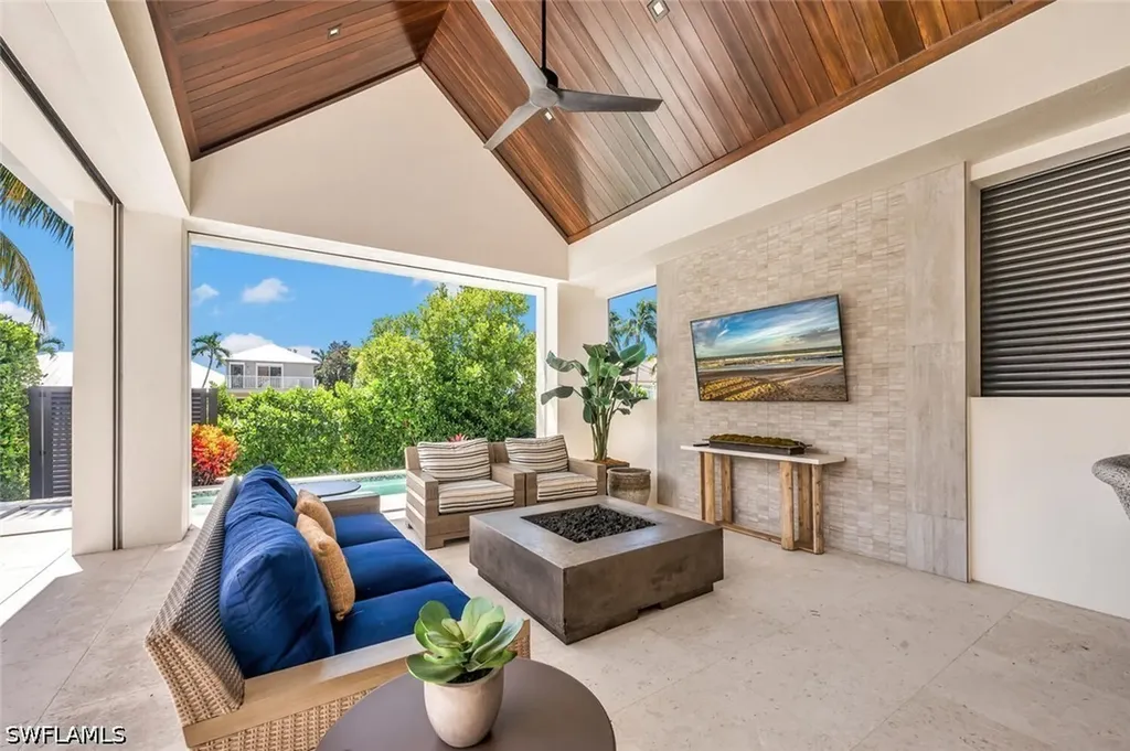 556 17th Avenue S Naples FL 34102