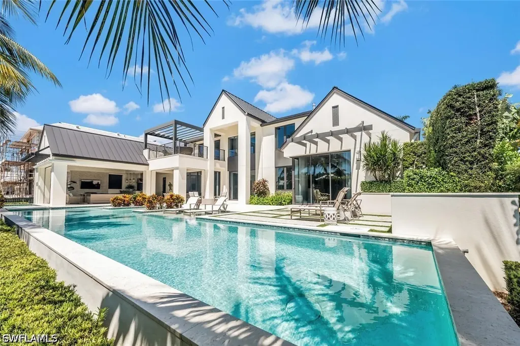 556 17th Avenue S Naples FL 34102