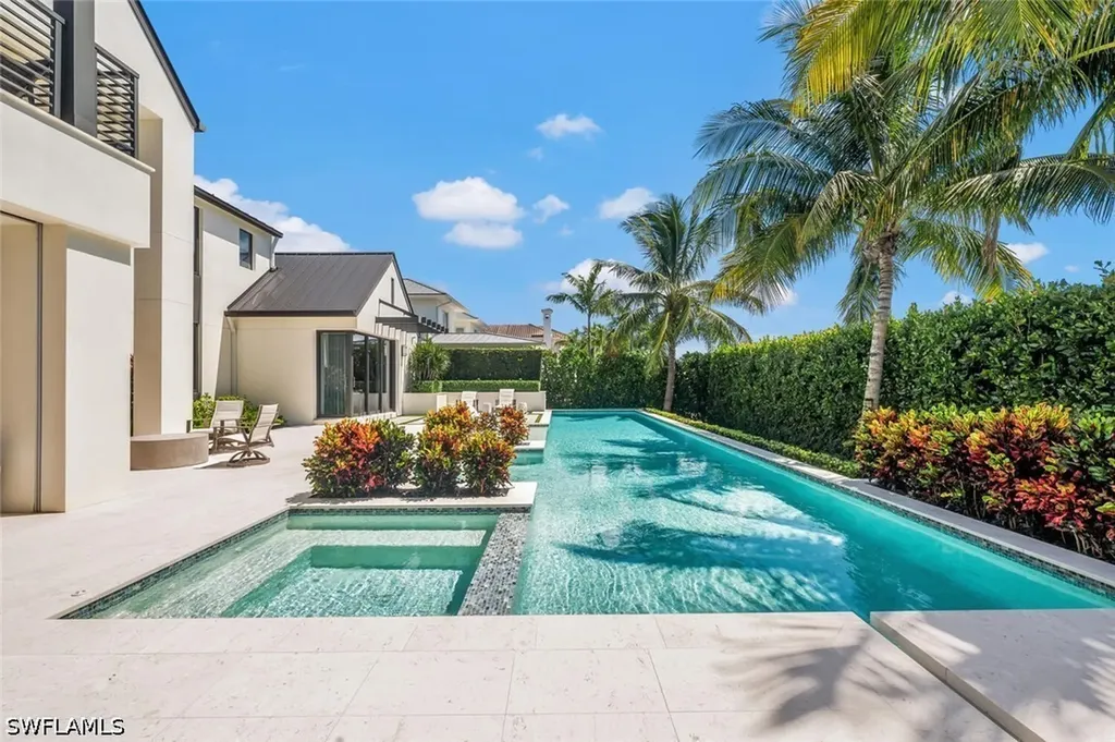 556 17th Avenue S Naples FL 34102