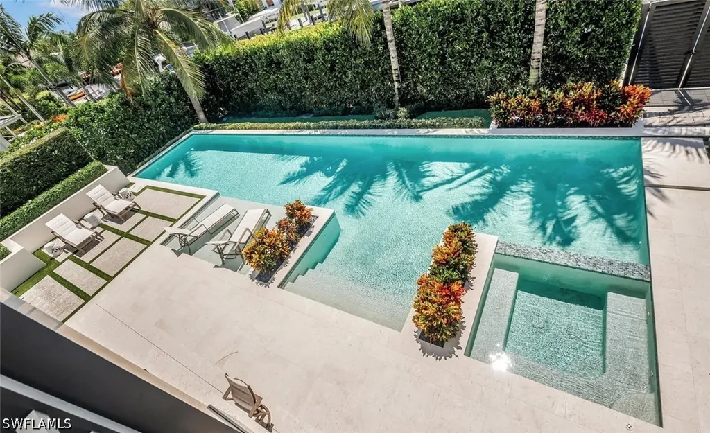 556 17th Avenue S Naples FL 34102