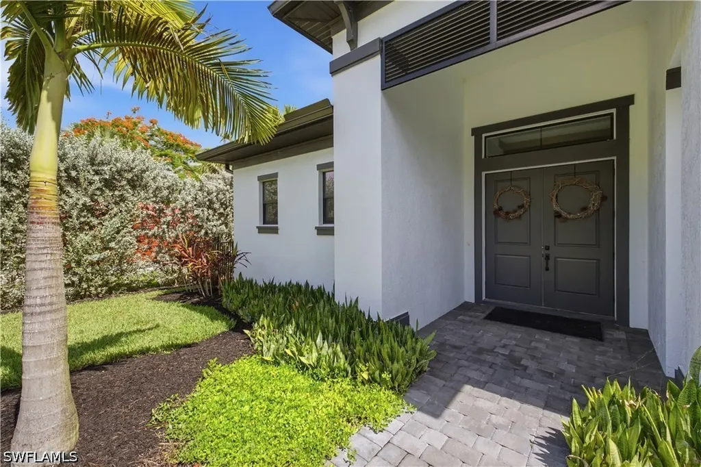 829 16th Avenue SW Naples FL 34117