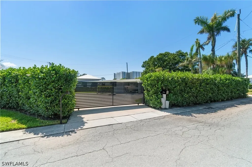 2180 Harbor Lane Naples FL 34104