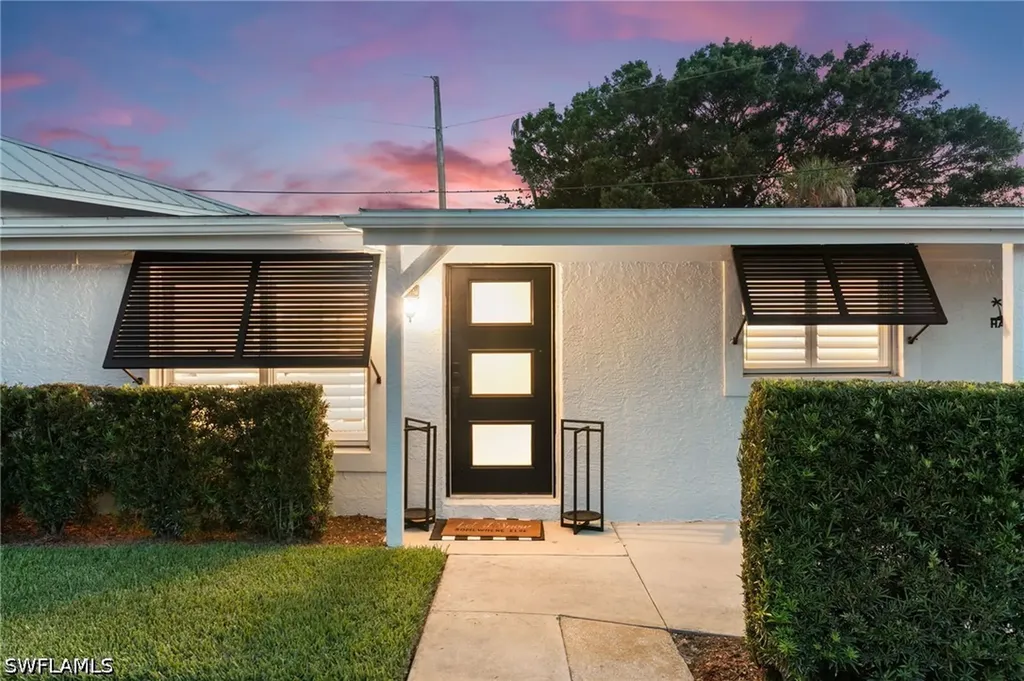 2180 Harbor Lane Naples FL 34104