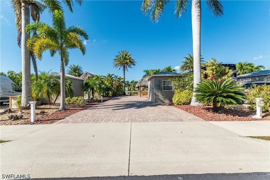 5216 Pineland Daisy Trail Fort Myers FL 33905