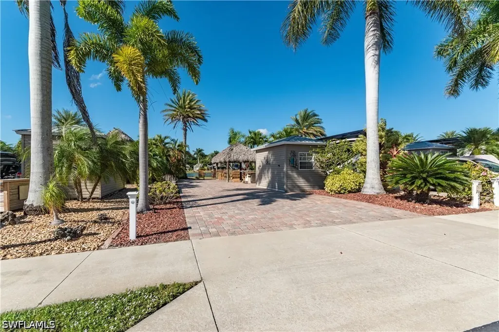 5216 Pineland Daisy Trail Fort Myers FL 33905