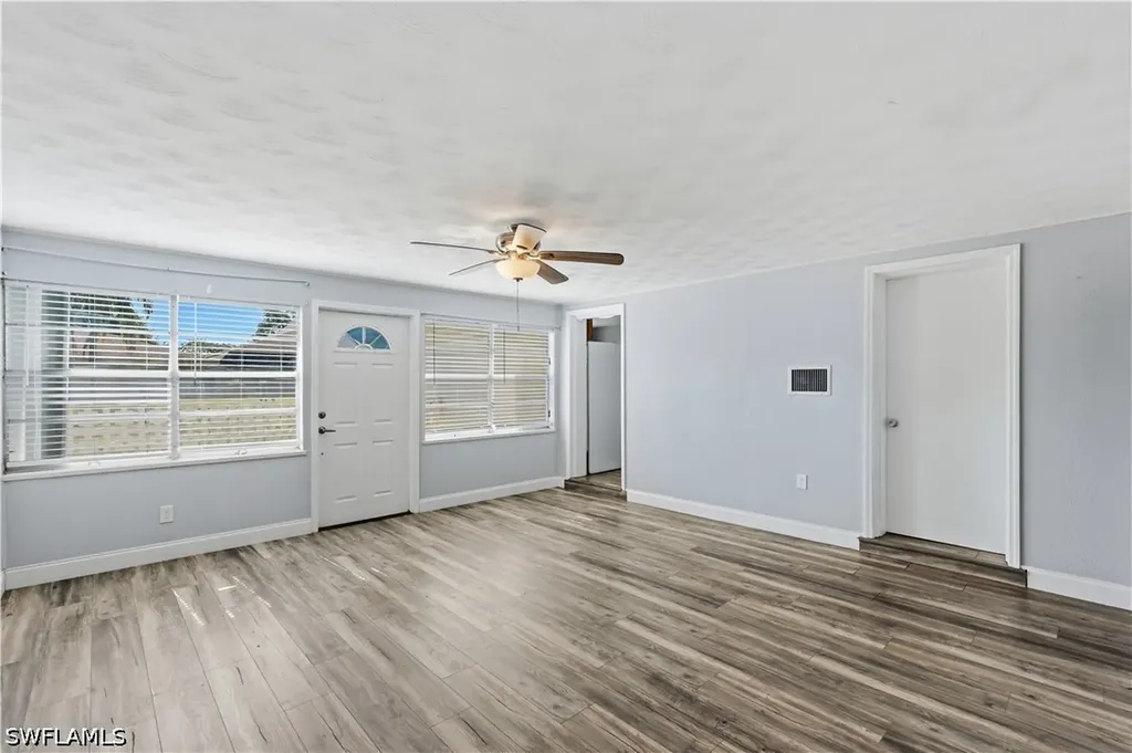 4220 Deleon Street Fort Myers FL 33901