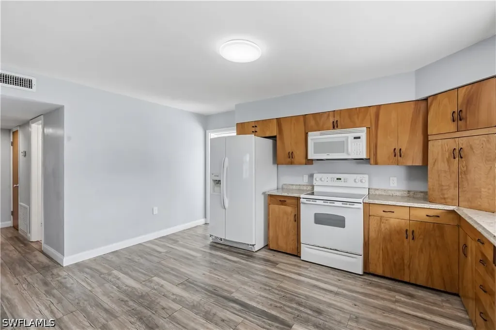 4220 Deleon Street Fort Myers FL 33901