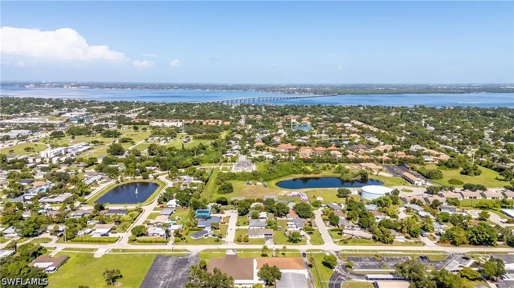 4220 Deleon Street Fort Myers FL 33901