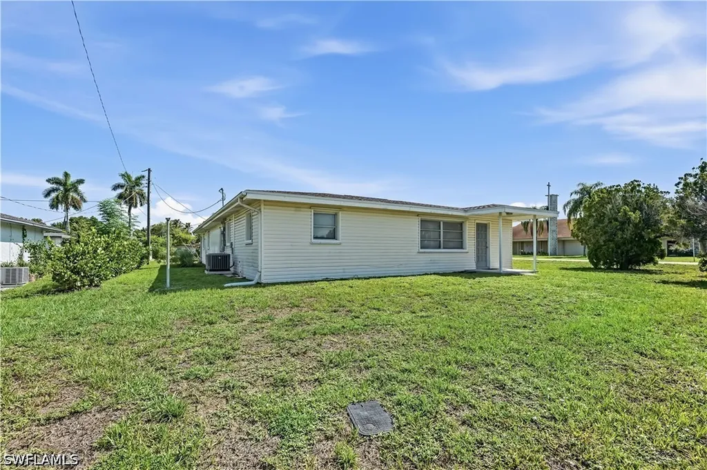 4220 Deleon Street Fort Myers FL 33901