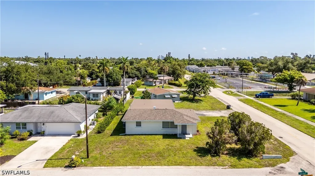 4220 Deleon Street Fort Myers FL 33901