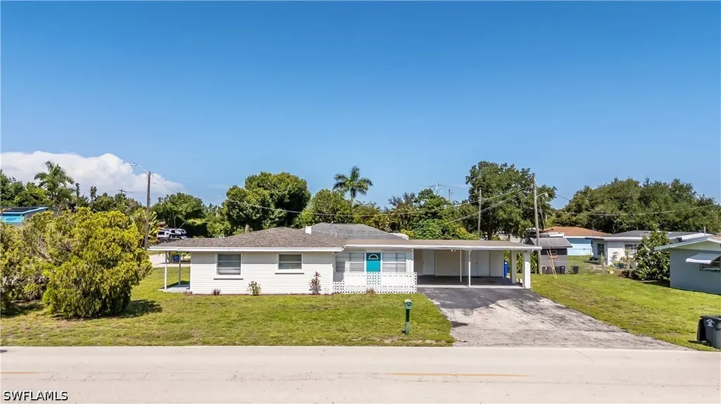 4220 Deleon Street Fort Myers FL 33901