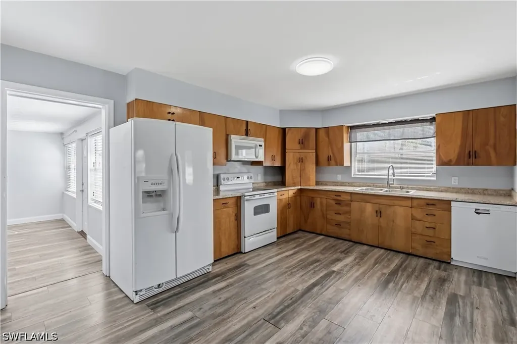 4220 Deleon Street Fort Myers FL 33901