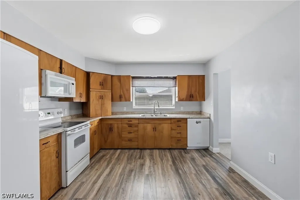 4220 Deleon Street Fort Myers FL 33901