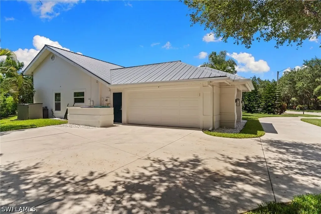245 Monterey Drive Naples FL 34119