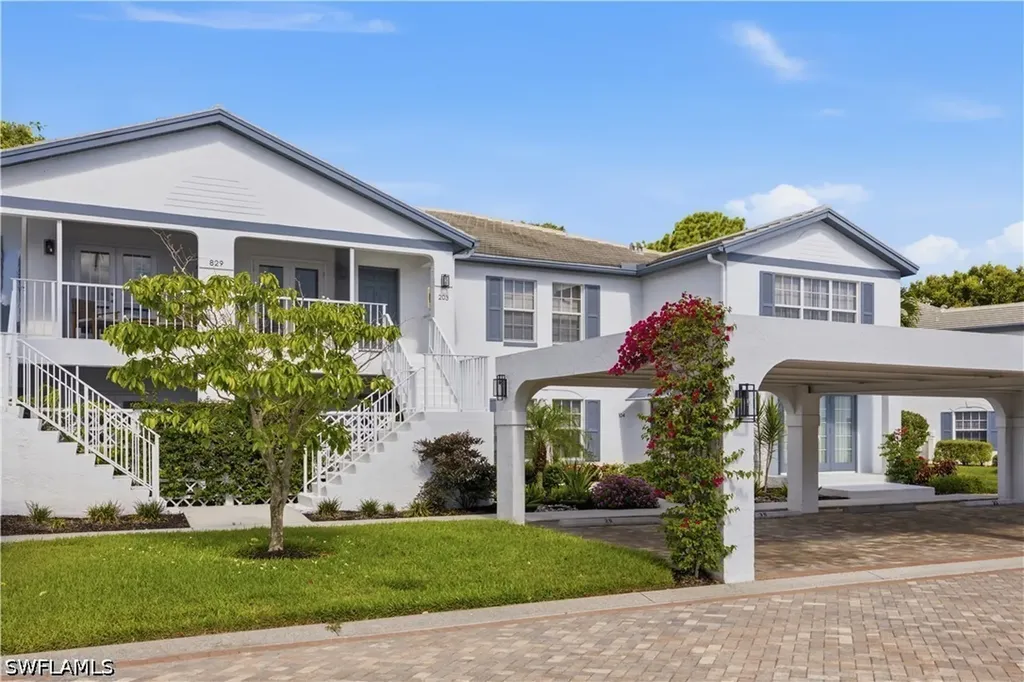 829 Tanbark Drive Naples FL 34108