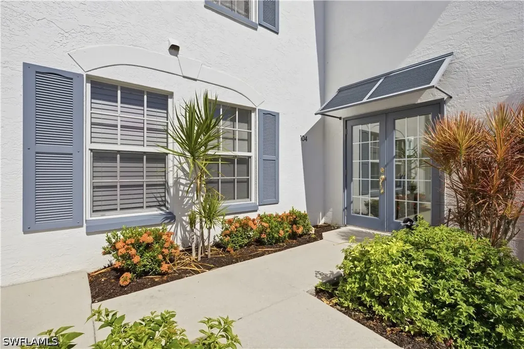 829 Tanbark Drive Naples FL 34108