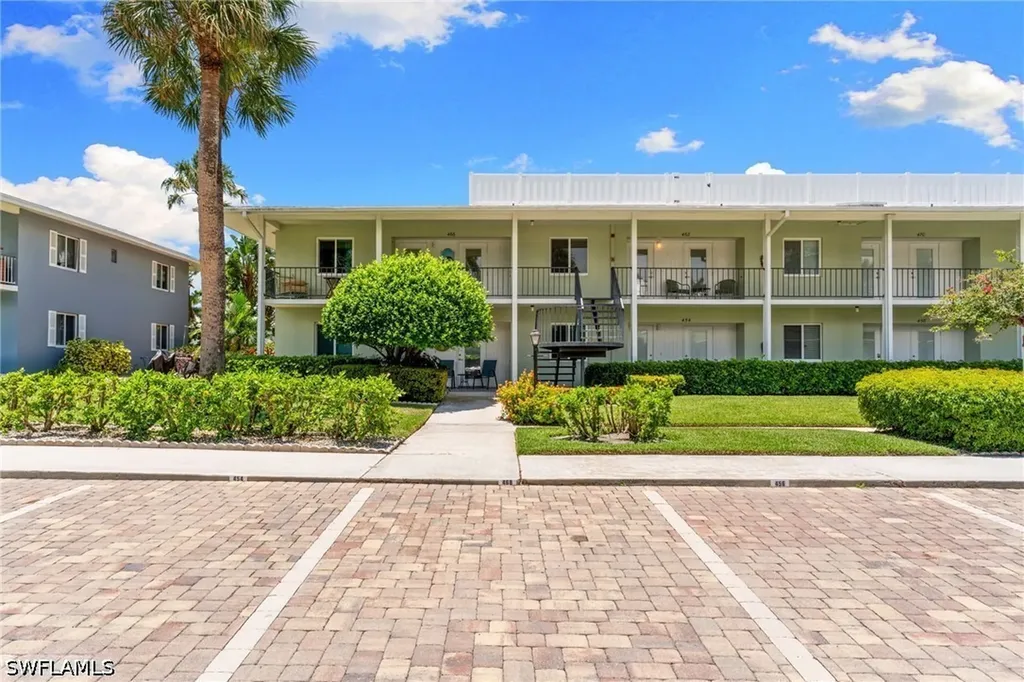 468 12th Avenue S Naples FL 34102