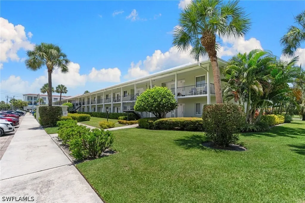 468 12th Avenue S Naples FL 34102