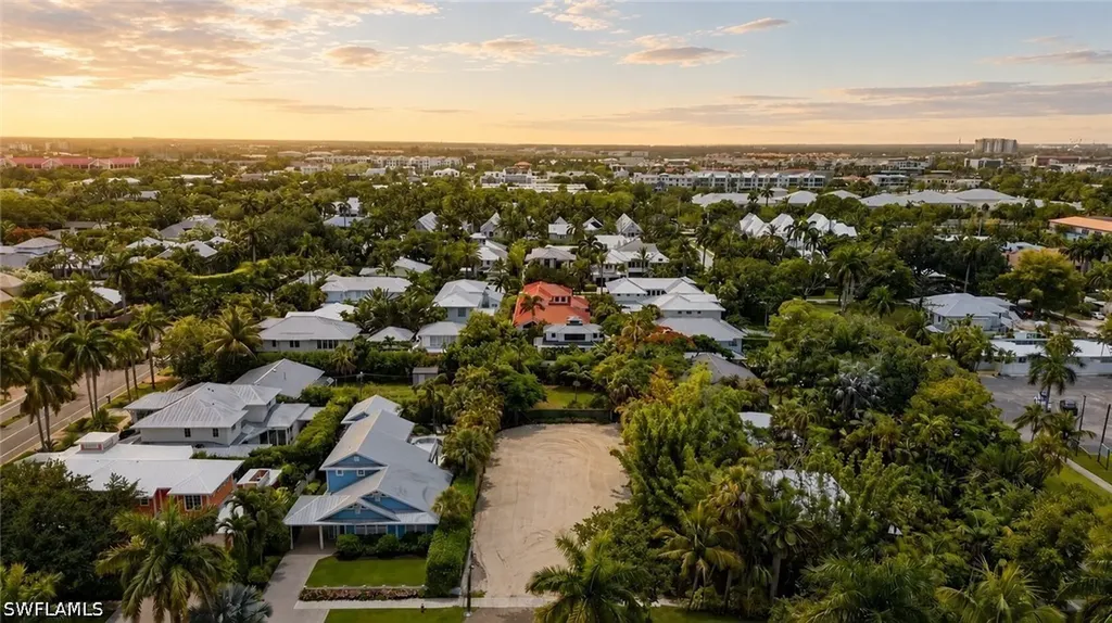 61 4th Street S Naples FL 34102