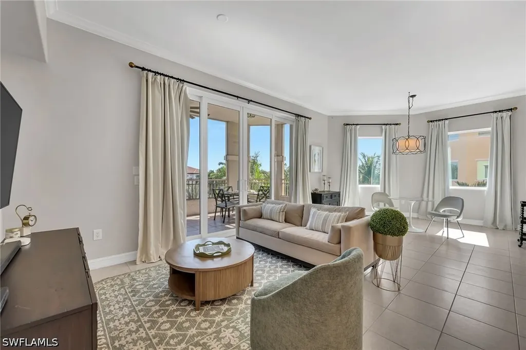 2738 Tiburon Boulevard E Naples FL 34109