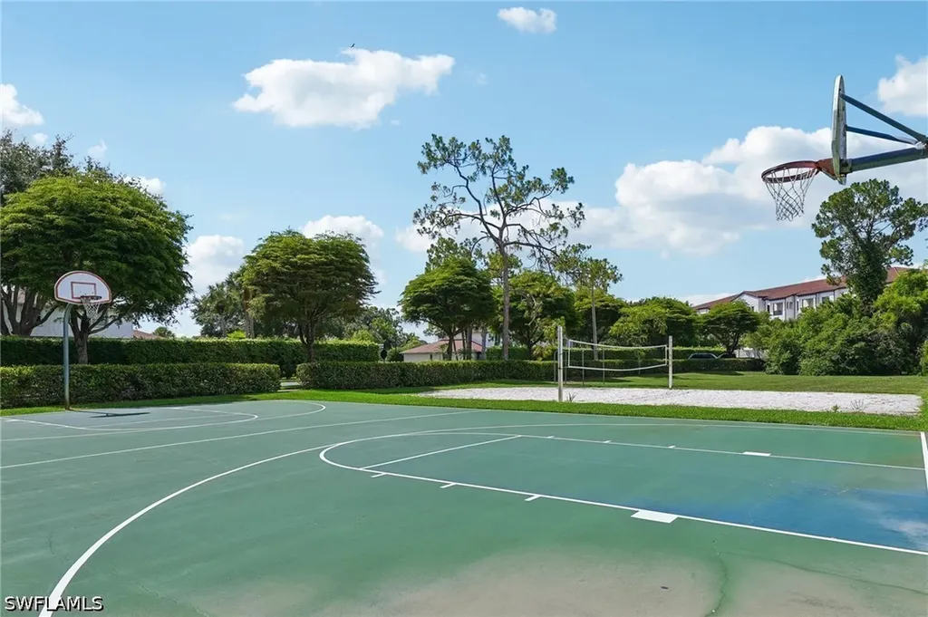 349 Dover Place Naples FL 34104
