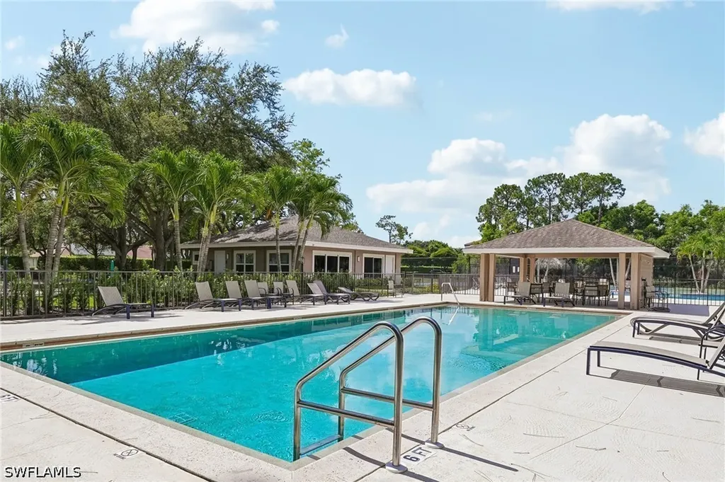 349 Dover Place Naples FL 34104