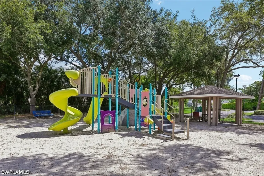 349 Dover Place Naples FL 34104