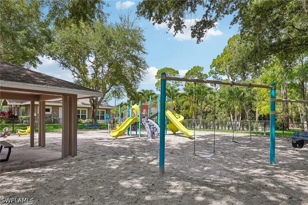 349 Dover Place Naples FL 34104