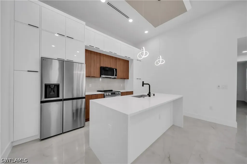 1209 NE 15th Terrace Cape Coral FL 33909