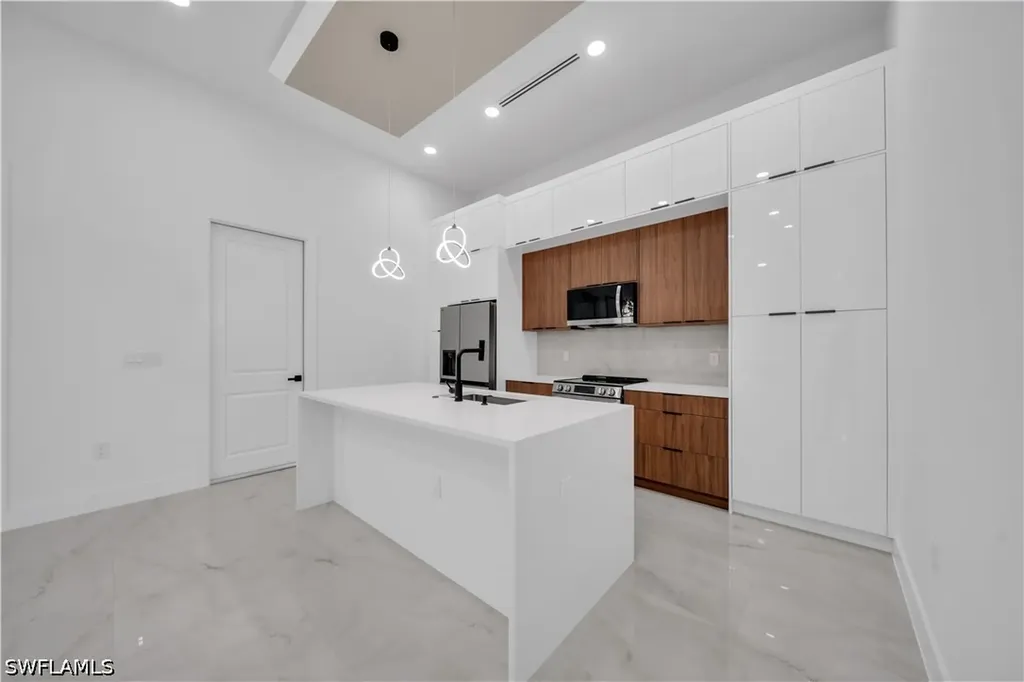 1209 NE 15th Terrace Cape Coral FL 33909