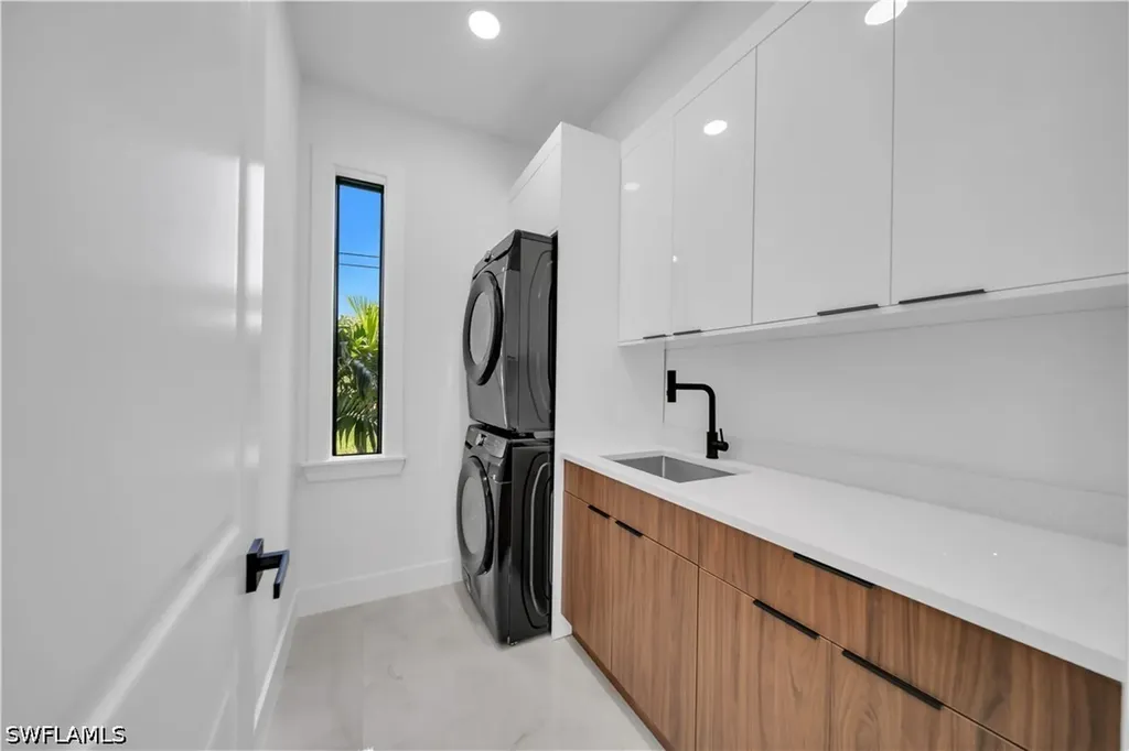 1209 NE 15th Terrace Cape Coral FL 33909
