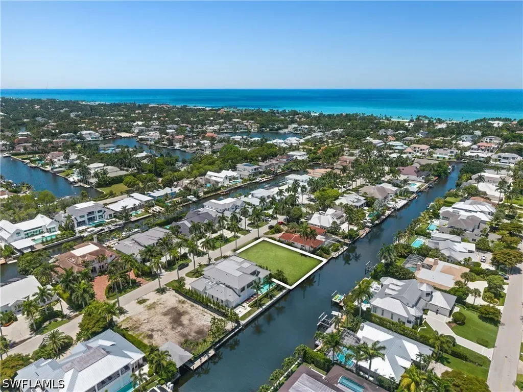 Naples FL, 555 17TH Avenue S