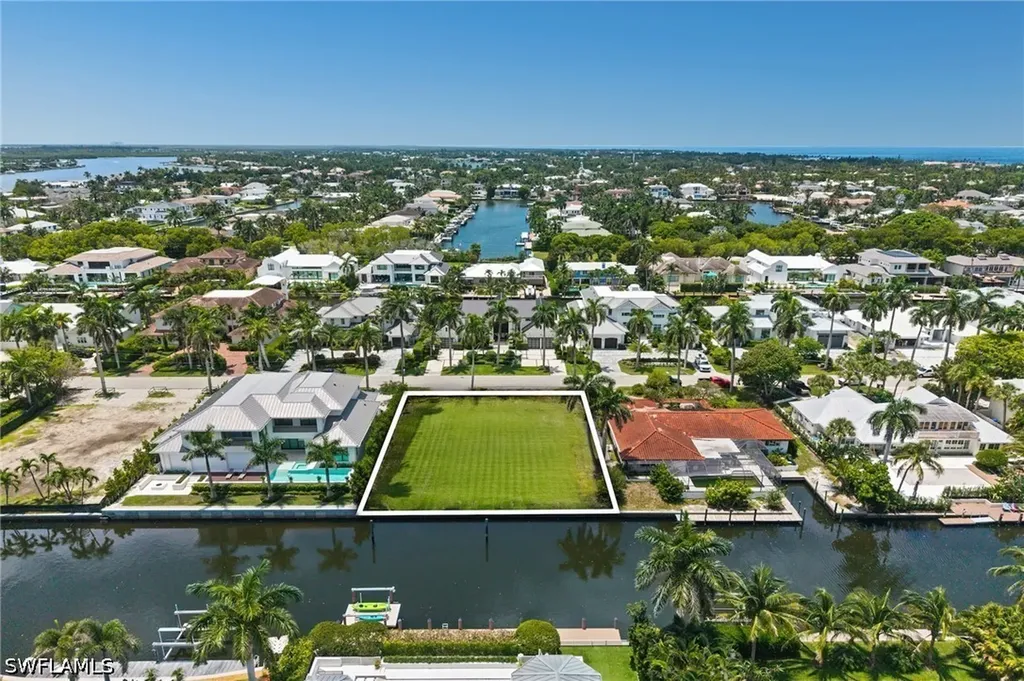555 17th Avenue S Naples FL 34102