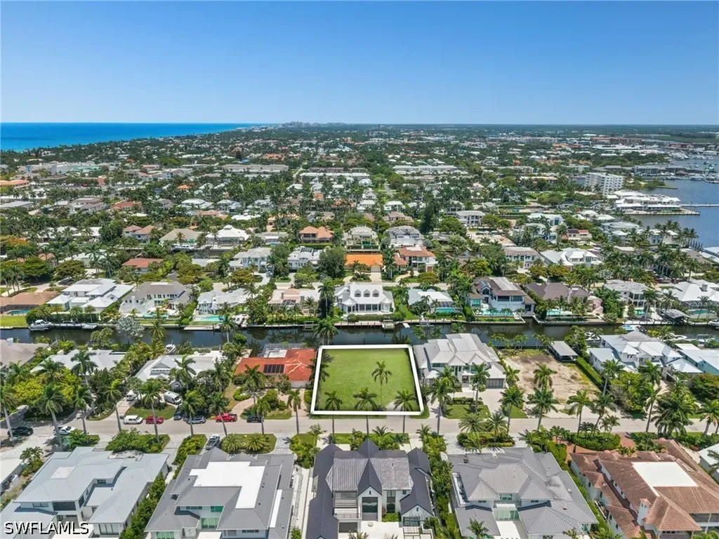 555 17th Avenue S Naples FL 34102