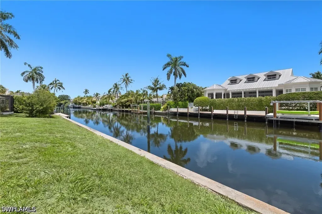 555 17th Avenue S Naples FL 34102