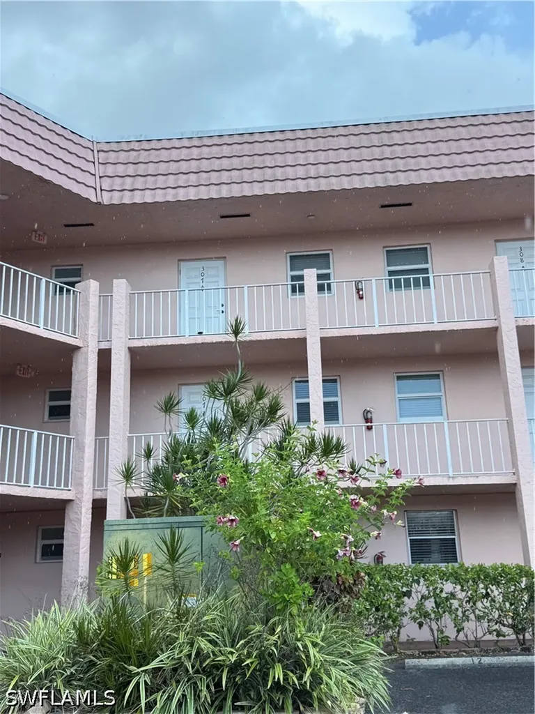 190 Turtle Lake Court Naples FL 34105