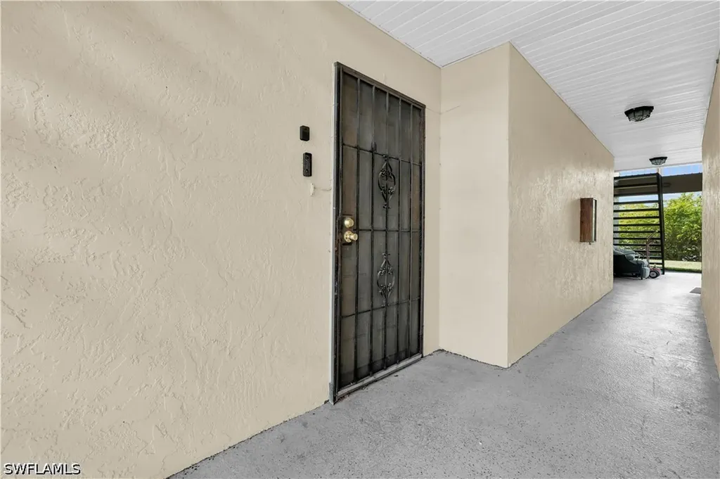 5713 Foxlake Drive North Fort Myers FL 33917