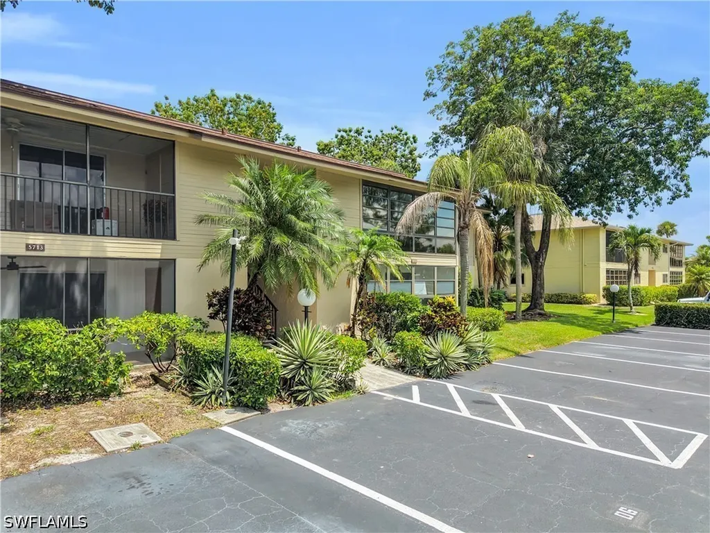 5713 Foxlake Drive North Fort Myers FL 33917