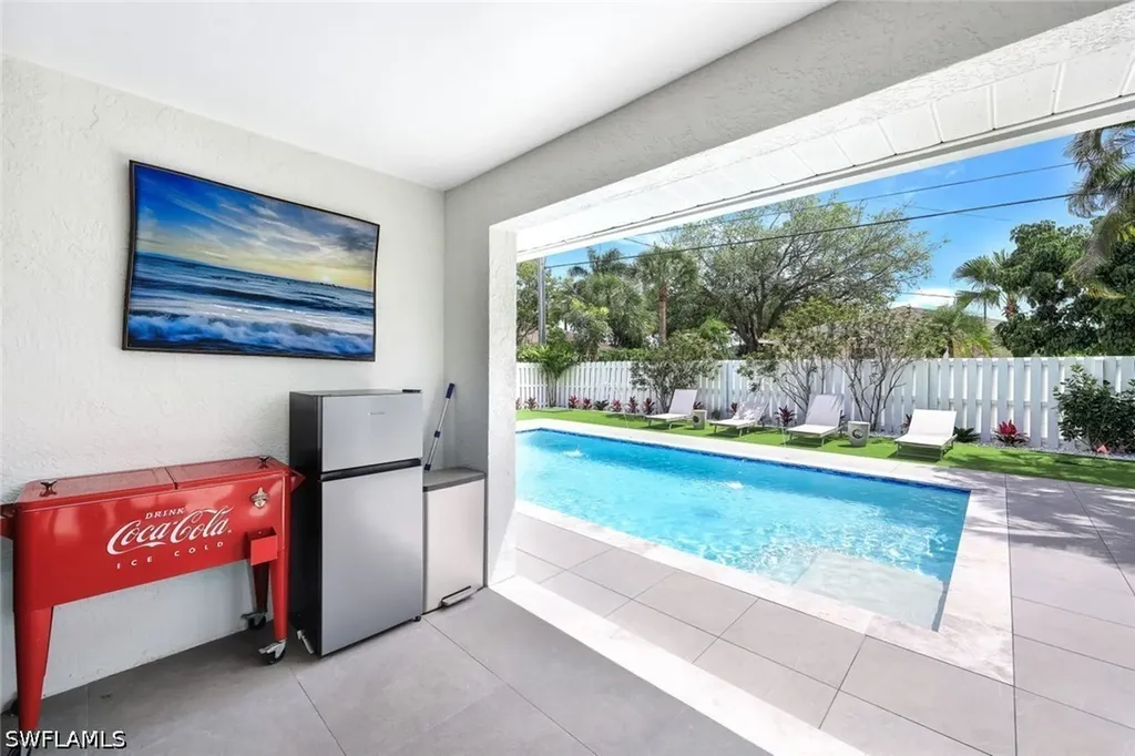 596 105th Avenue N Naples FL 34108