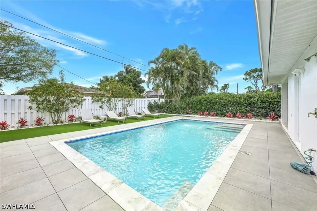 596 105th Avenue N Naples FL 34108